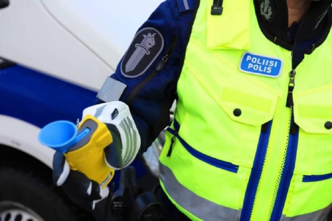 Poliisi puhalluttaa