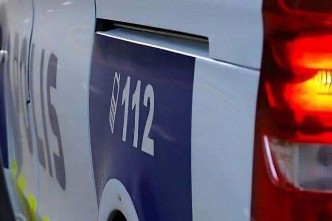 Poliisiauton vasen takakylki