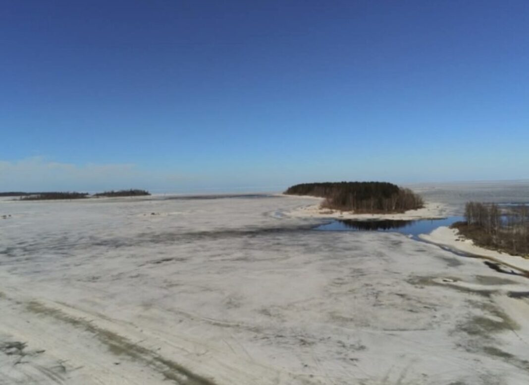 Heikkoja jäitä ylhäältä kuvattuna